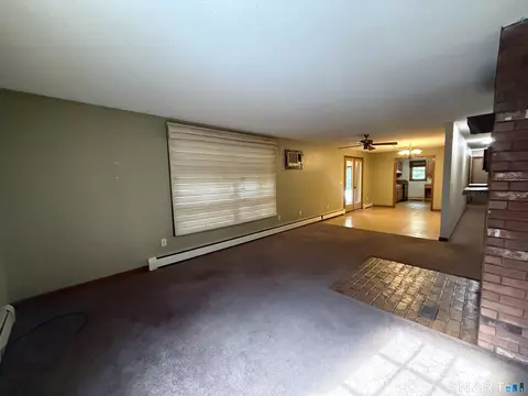 Living - 421 Modock Rd, Putnam, CT 06260 photo 5 of 6