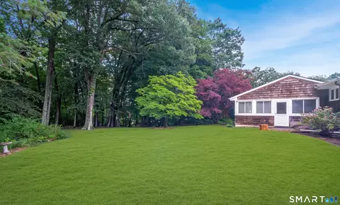 Exterior - 25 Lynn Dr, Wallingford, CT 06492 photo 6 of 8
