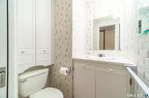 Bath - 25 Lynn Dr, Wallingford, CT 06492 photo 3 of 3