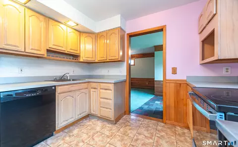 Kitchen - 25 Lynn Dr, Wallingford, CT 06492 photo 2 of 3