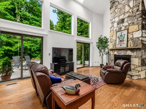 Living - 5 Dry River Ct, Redding, CT 06896 photo 2 of 4