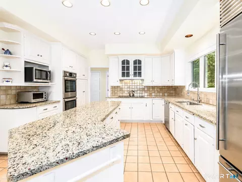 Kitchen - 5 Dry River Ct, Redding, CT 06896 photo 3 of 3