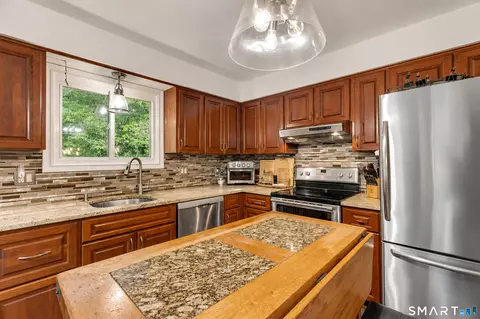 Kitchen - 25 Booth Ter, Hamden, CT 06518 photo 3 of 4