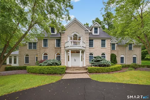 152 Williamsburg Dr, Southington, CT 06489