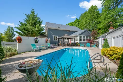 Exterior - 278 Thompsonville Rd, Suffield, CT 06078 photo 4 of 7