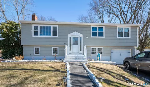 18 Crestwood Trl, East Hartford, CT 06118