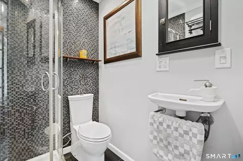 Bath - 30 Wright Rd, Wethersfield, CT 06109 photo 1 of 2