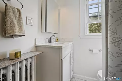 Bath - 30 Wright Rd, Wethersfield, CT 06109 photo 2 of 2
