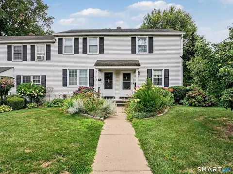 214 Sylvan Knoll Rd, Stamford, CT 06902