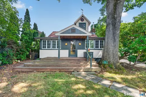 207 Pawson Rd, Branford, CT 06405