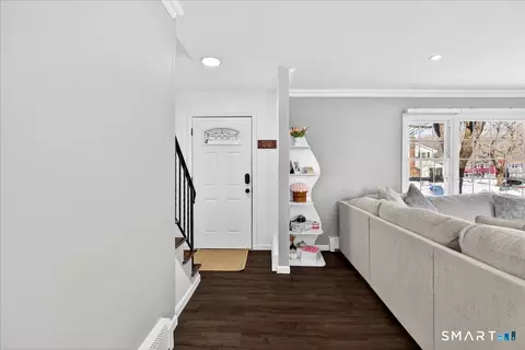 Entry Way - 114 Daniel Rd, Hamden, CT 06517 photo 2 of 3