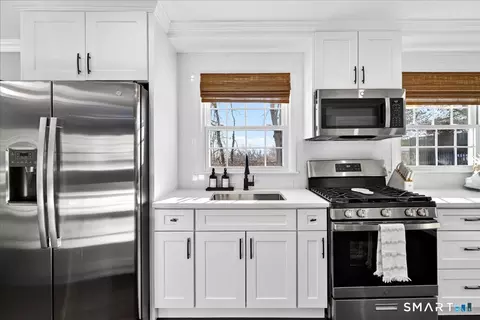 Kitchen - 114 Daniel Rd, Hamden, CT 06517 photo 3 of 4