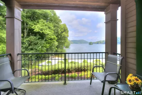 16 Hayestown Rd #D201, Danbury, CT 06811