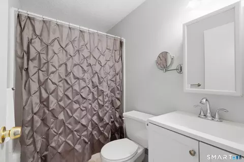 Bath - 61 Broadleaf Cir, Windsor, CT 06095 photo 1 of 2