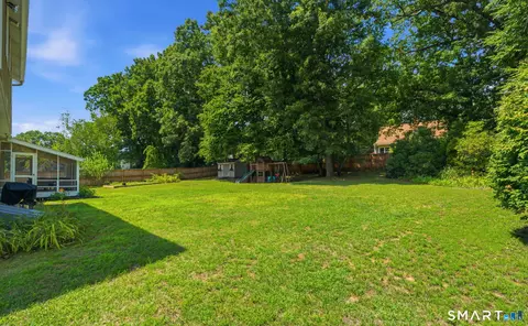 Exterior - 61 Broadleaf Cir, Windsor, CT 06095 photo 4 of 4