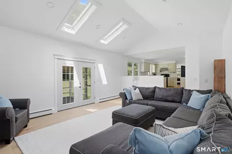 Living - 61 Broadleaf Cir, Windsor, CT 06095 photo 2 of 2