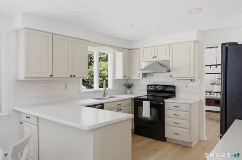 Kitchen - 61 Broadleaf Cir, Windsor, CT 06095 photo 2 of 3