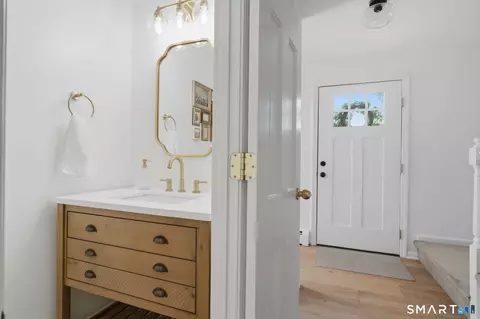 Entry Way - 61 Broadleaf Cir, Windsor, CT 06095 photo 1 of 1