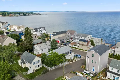 8 Paris St, Milford, CT 06460