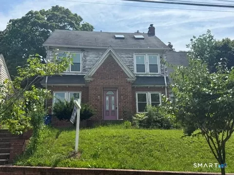 105 Roydon Rd, New Haven, CT 06511
