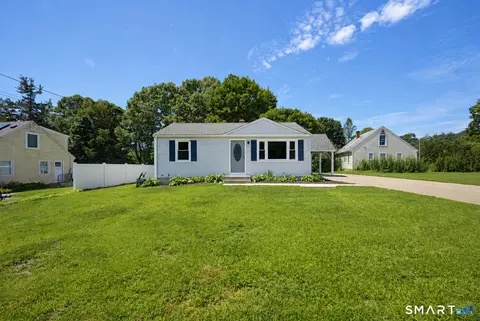 8 Cedar Dr, North Stonington, CT 06359