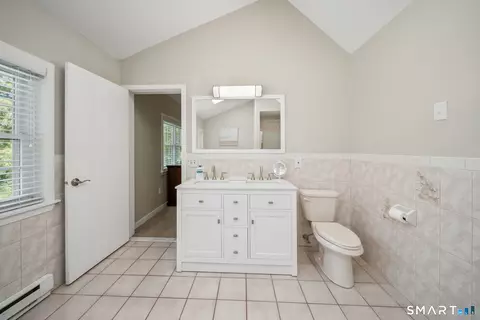Bath - 16 Juggernaut Rd, Prospect, CT 06712 photo 4 of 6