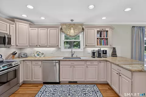 Kitchen - 2 Oleander Dr, Clinton, CT 06413 photo 1 of 5