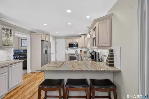 Kitchen - 2 Oleander Dr, Clinton, CT 06413 photo 4 of 5