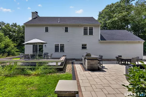 Exterior - 2 Oleander Dr, Clinton, CT 06413 photo 3 of 8