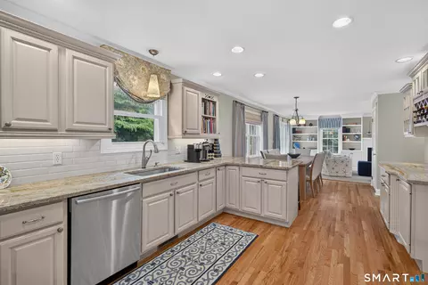 Kitchen - 2 Oleander Dr, Clinton, CT 06413 photo 2 of 5