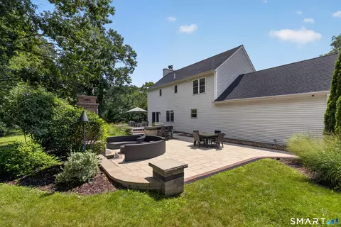 Exterior - 2 Oleander Dr, Clinton, CT 06413 photo 7 of 8