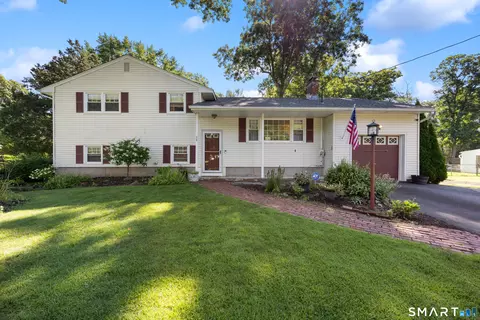 28 Fallon Dr, North Haven, CT 06473
