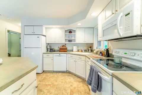 Kitchen - 188 Laurel Point Rd, Killingly, CT 06241 photo 2 of 3