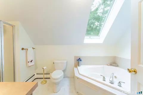 Bath - 188 Laurel Point Rd, Killingly, CT 06241 photo 2 of 3