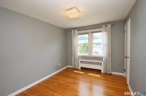 Bedroom - 28 E Clover Cir, Hamden, CT 06514 photo 3 of 7