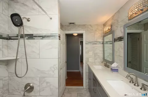 Bath - 28 E Clover Cir, Hamden, CT 06514 photo 2 of 2