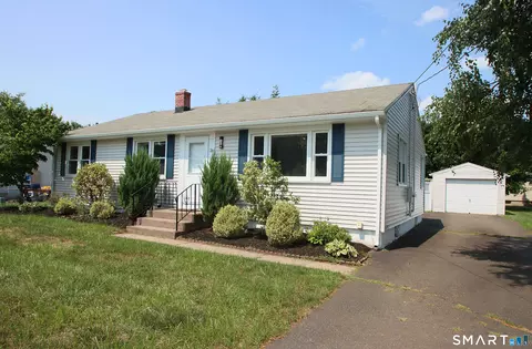 Exterior - 28 E Clover Cir, Hamden, CT 06514 photo 2 of 5