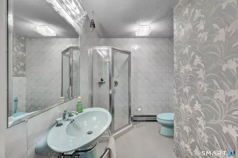 Bath - 940 Durham Rd, Wallingford, CT 06492 photo 1 of 2