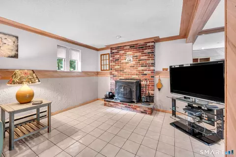 Living - 940 Durham Rd, Wallingford, CT 06492 photo 5 of 5