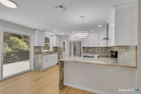 650 Manchester Rd, Glastonbury, CT 06033