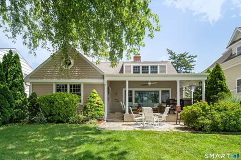 4 Seaside Pl, Norwalk, CT 06855