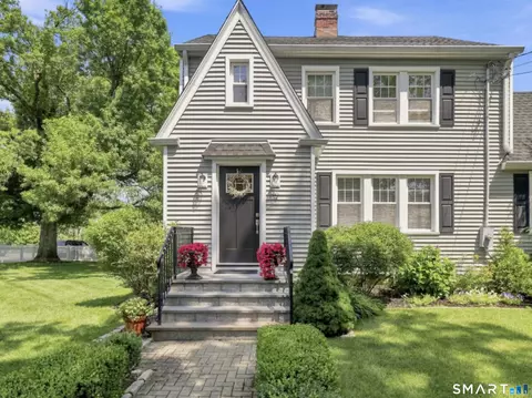 19 Crestview Ave, Stamford, CT 06907