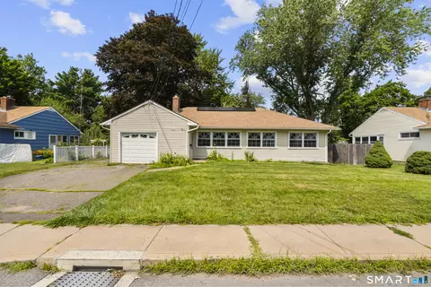 72 Vernon St, Manchester, CT 06042