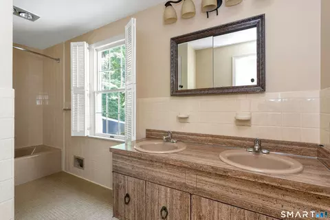 Bath - 45 E Common Rd, Easton, CT 06612 photo 5 of 5