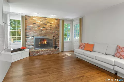Living - 45 E Common Rd, Easton, CT 06612 photo 3 of 4