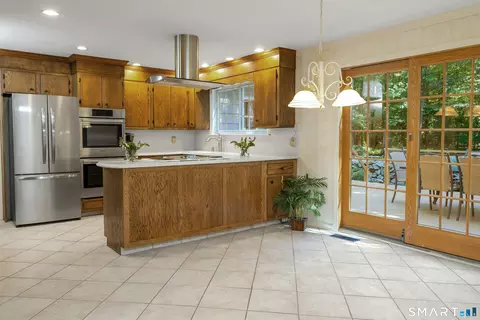Kitchen - 45 E Common Rd, Easton, CT 06612 photo 2 of 4