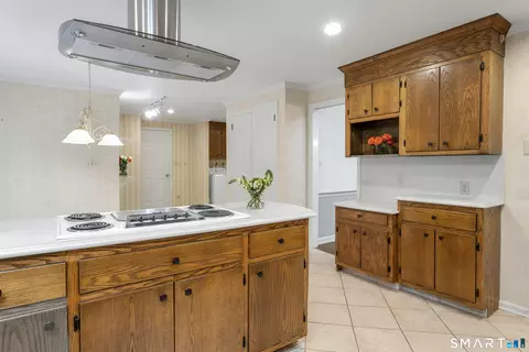 Kitchen - 45 E Common Rd, Easton, CT 06612 photo 3 of 4