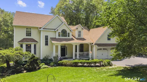 14 Wychwood Ln, Oxford, CT 06478