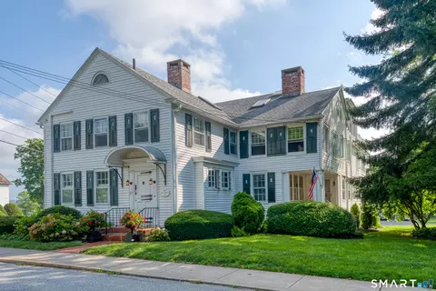 27 N Main St #8, Essex, CT 06426