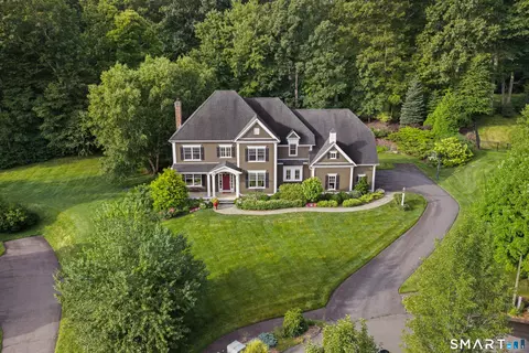 5 Champlains Dr, Farmington, CT 06032